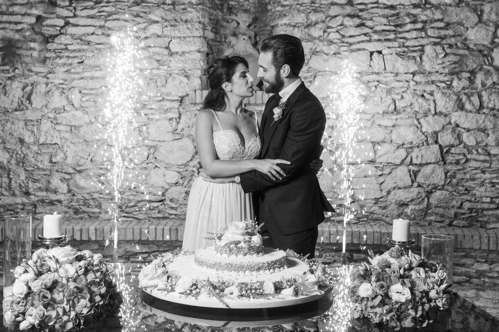 Gli sposi al taglio della torta